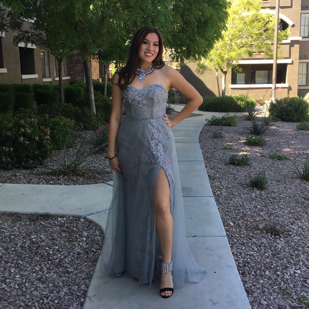 Twice worn, prom dress!!